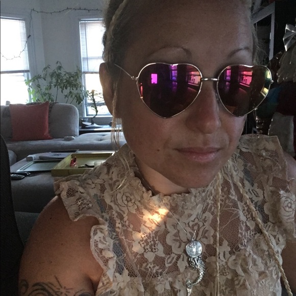 Meet your Posher, Mira - Picture 2 of 5